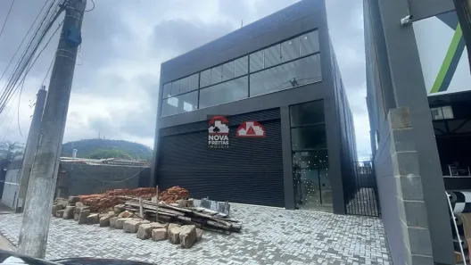 Ponto Comercial para alugar, 600m² no Sumaré, Caraguatatuba