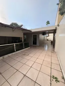 Casa com 3 Quartos para alugar, 250m² no Aleixo, Manaus