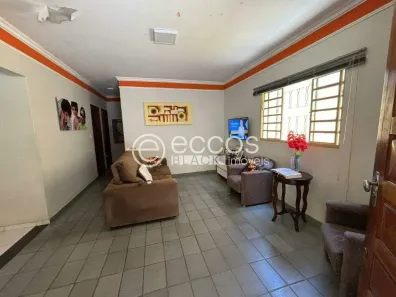 Casa com 3 Quartos à venda, 200m² no Santa Mônica, Uberlândia