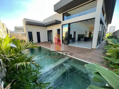 Casa com 3 Quartos à venda, 285m² no Jardim Inconfidência, Uberlândia