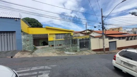 Casa com 5 Quartos para alugar, 300m² no Santa Efigênia, Belo Horizonte
