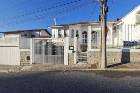 Casa com 4 Quartos para alugar, 152m² no Agronômica, Florianópolis