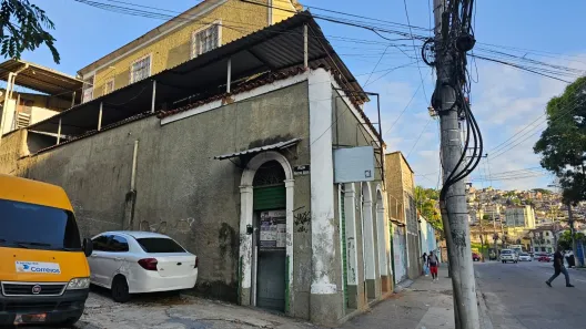 Prédio Comercial com 8 Quartos à venda, 450m² no Benfica, Rio de Janeiro