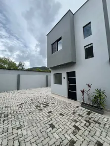 Sobrado com 2 Quartos à venda, 75m² no Capricórnio I, Caraguatatuba