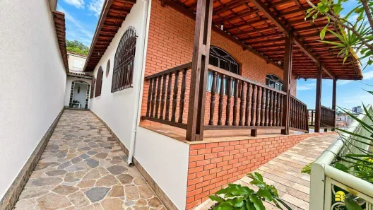 Casa com 4 Quartos à venda, 238m² no Araguaia, Belo Horizonte