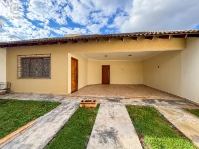 Casa com 3 Quartos para alugar, 130m² no Universitário, Londrina