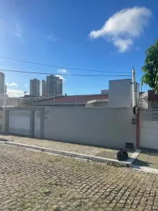 Casa com 3 Quartos para alugar, 140m² no Candelária, Natal