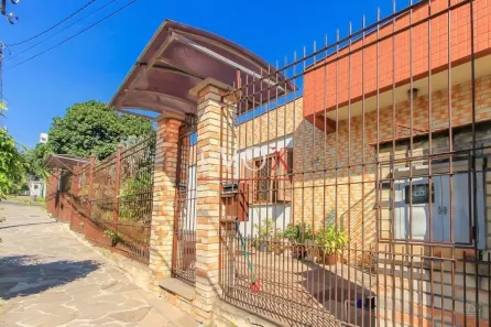 Casa com 5 Quartos à venda, 192m² no Passo da Areia, Porto Alegre