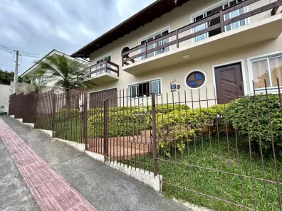 Casa com 3 Quartos à venda, 208m² no Barreiros, São José