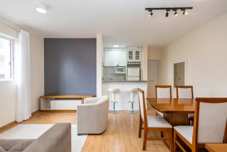 Apartamento com 2 Quartos para alugar, 64m² no Centro, Curitiba