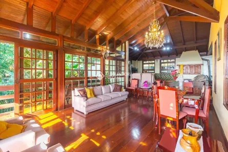 Casa com 4 Quartos à venda, 400m² no Teresópolis, Porto Alegre