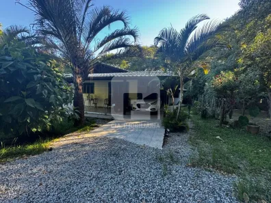 Casa com 3 Quartos para alugar, 120m² no Pântano do Sul, Florianópolis