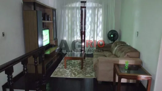 Casa com 5 Quartos à venda, 170m² no Vila Valqueire, Rio de Janeiro