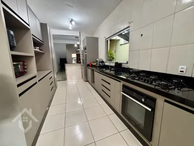 Sobrado com 3 Quartos à venda, 155m² no Vila Santos, Caçapava