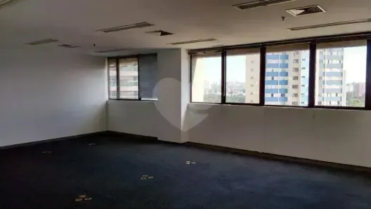 Sala Comercial à venda, 121m² no Santo Amaro, São Paulo