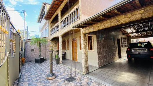 Casa com 3 Quartos à venda, 345m² no Democrata, Juiz de Fora