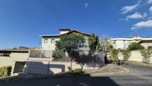 Casa com 5 Quartos à venda, 250m² no Ouro Preto, Belo Horizonte
