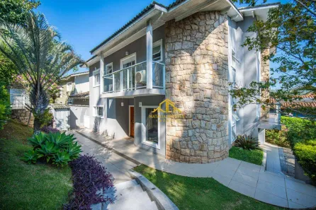 Casa de Condomínio com 4 Quartos à venda, 257m² no Jardim Indaiá, Embu das Artes