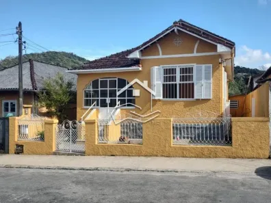 Casa com 4 Quartos à venda, 150m² no Castrioto, Petrópolis