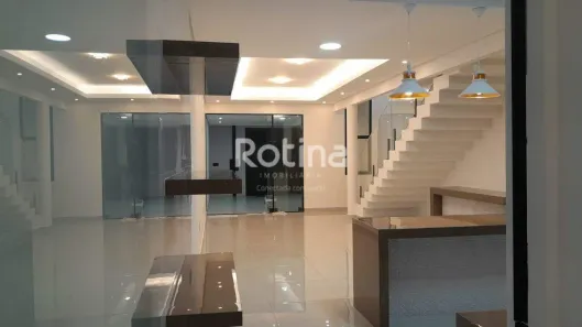 Casa com 3 Quartos à venda, 185m² no Dona Zulmira, Uberlândia