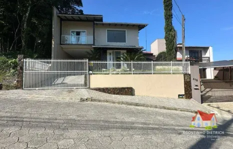 Sobrado com 3 Quartos à venda, 350m² no Boa Vista, Joinville