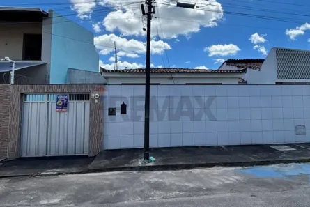 Casa com 3 Quartos à venda, 200m² no Parque Araxá, Fortaleza