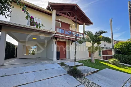 Casa de Condomínio com 4 Quartos à venda, 220m² no Balneario Samburá, Peruíbe