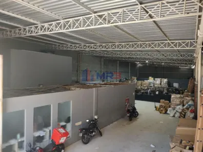 Galpão/Depósito/Armazém com 8 Quartos para alugar, 700m² no Jacarepaguá, Rio de Janeiro
