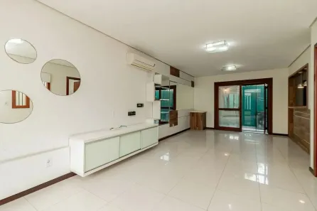 Casa de Condomínio com 3 Quartos para alugar, 135m² no Ipanema, Porto Alegre