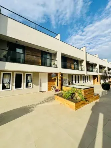Casa de Condomínio com 3 Quartos à venda, 322m² no Santo Inácio, Curitiba