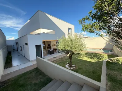 Casa de Condomínio com 4 Quartos à venda, 350m² no Jardins Itália, Goiânia