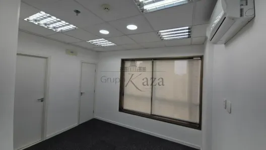 Sala Comercial à venda, 32m² no Condomínio Royal Park, São José dos Campos