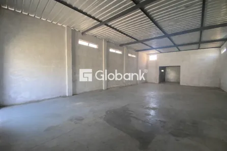 Galpão/Depósito/Armazém para alugar, 140m² no Monte Carmelo, Montes Claros