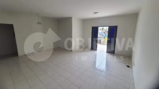 Casa com 3 Quartos para alugar, 130m² no Marta Helena, Uberlândia