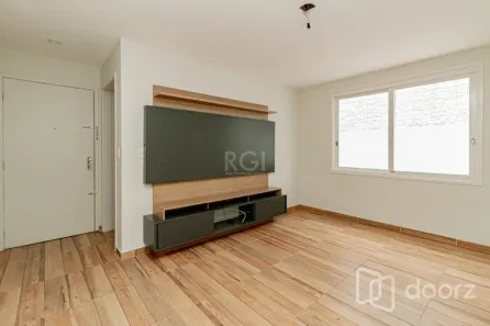 Apartamento com 2 Quartos à venda, 74m² no Vila Ipiranga, Porto Alegre