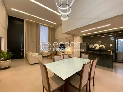 Casa de Condomínio com 3 Quartos à venda, 220m² no Laranjeiras, Uberlândia