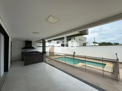 Casa de Condomínio com 4 Quartos para alugar, 270m² no Piracangaguá, Taubaté