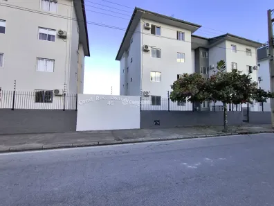 Apartamento com 2 Quartos para alugar, 51m² no Caminho Novo, Palhoça