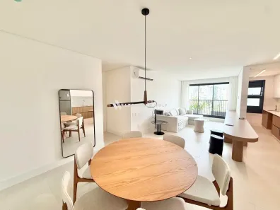Apartamento com 2 Quartos para alugar, 93m² no Centro, Florianópolis