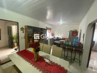 Casa com 5 Quartos à venda, 100m² no Vila Toncheff, Montes Claros