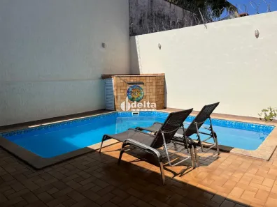 Casa com 4 Quartos à venda, 312m² no Morada da Colina, Uberlândia