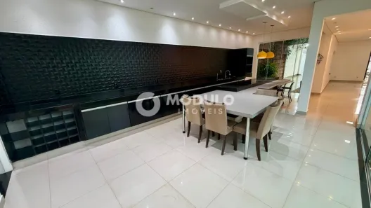 Casa com 3 Quartos à venda, 220m² no Jardim Inconfidência, Uberlândia