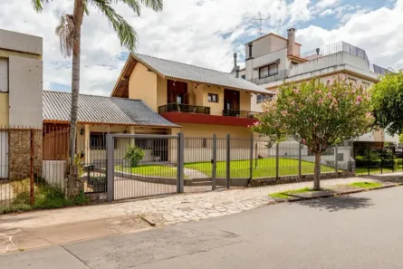 Casa com 5 Quartos à venda, 432m² no Jardim Lindóia, Porto Alegre