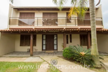 Casa com 3 Quartos à venda, 230m² no Torres, Torres