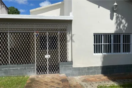 Casa com 3 Quartos para alugar, 250m² no Engenho do Meio, Recife