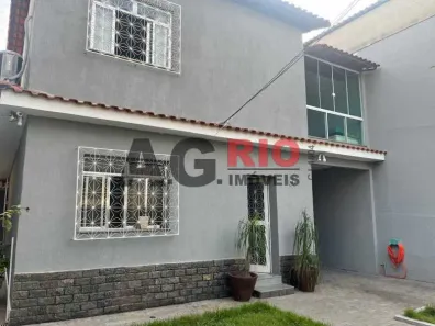 Casa com 2 Quartos à venda, 284m² no Vila Valqueire, Rio de Janeiro