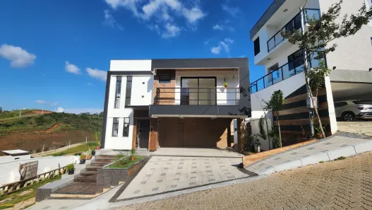 Casa de Condomínio com 4 Quartos à venda, 450m² no Salvaterra, Juiz de Fora