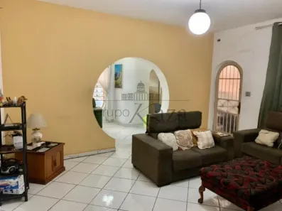 Casa com 6 Quartos à venda, 400m² no Centro, Taubaté