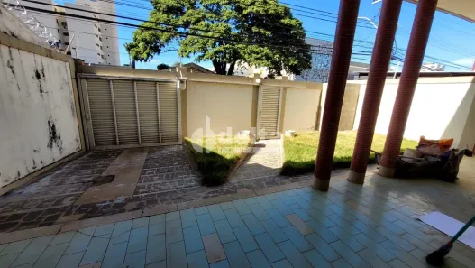 Ponto Comercial com 3 Quartos para alugar, 434m² no Centro, Uberlândia