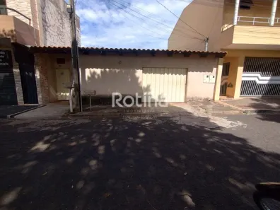 Casa com 3 Quartos para alugar, 150m² no Laranjeiras, Uberlândia